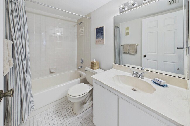 Building Photo - 15451 Pembridge Dr