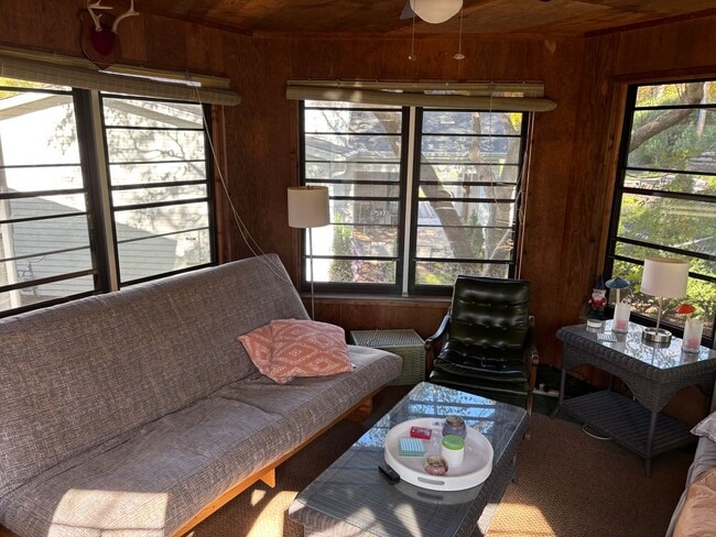 Building Photo - Beautiful 4-Bedroom, 2-Bathroom Home in Ed...