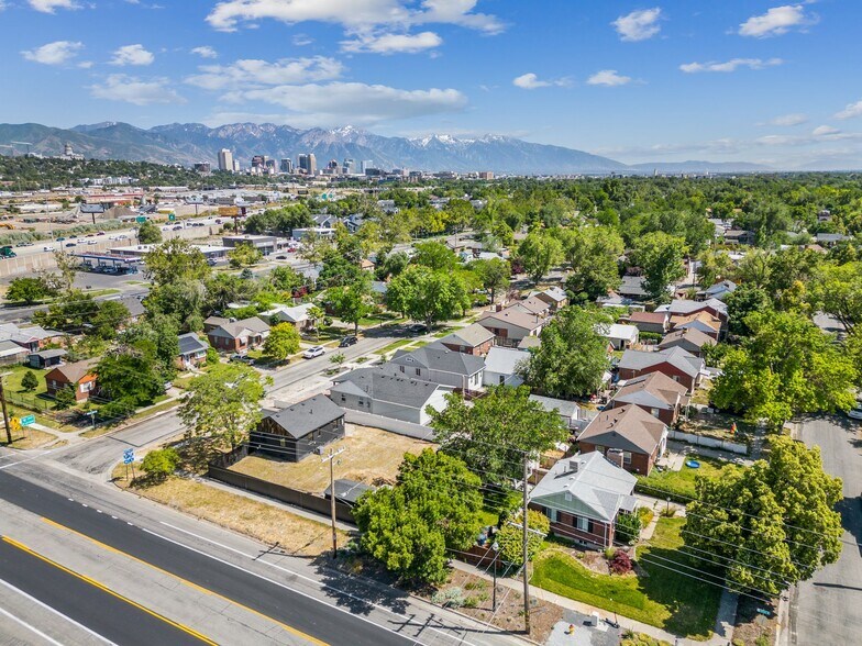 Building Photo - 983 N Poinsettia Dr