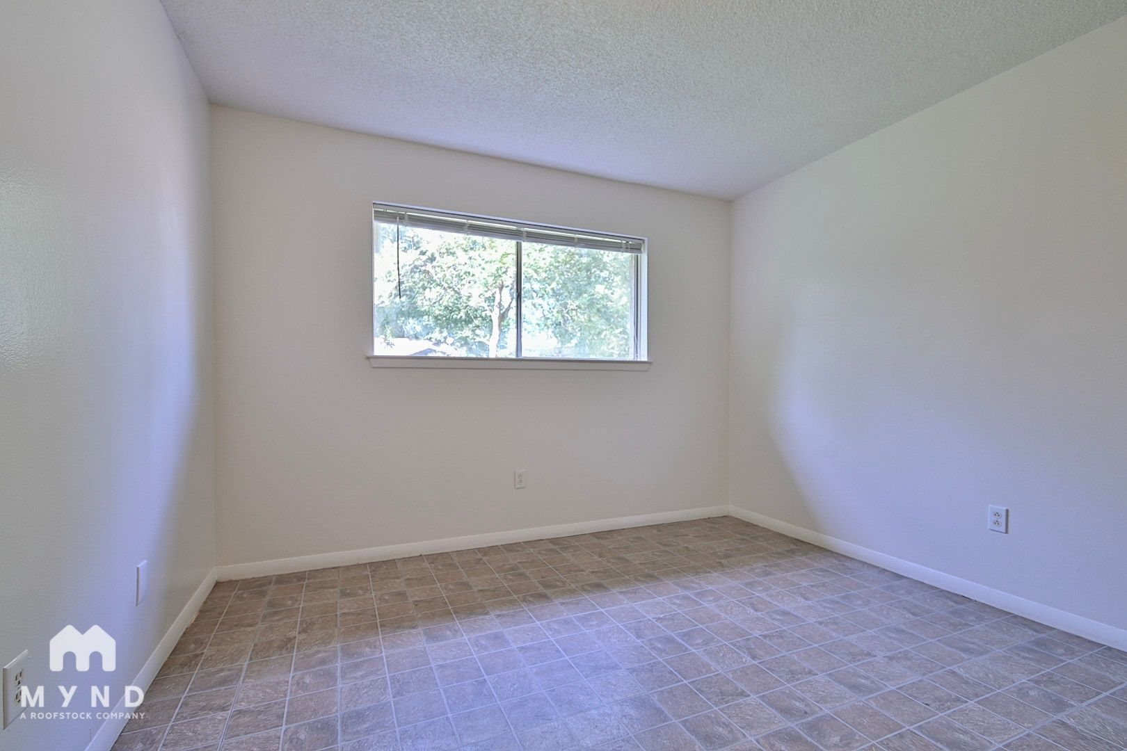 Building Photo - 712 Meadowglen Dr