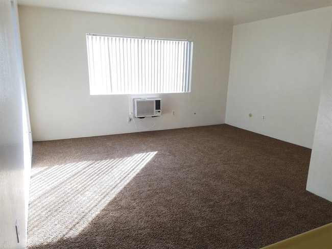 Building Photo - 1101 Oleander Ave