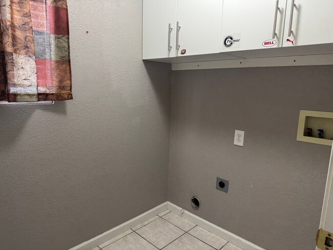 Building Photo - 245 Rambler Rose Ln