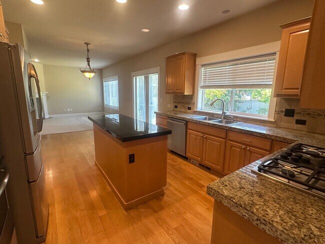 Building Photo - 8862 Ellsworth Ct NE