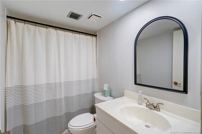 Building Photo - 5539 NE Gulfstream Way