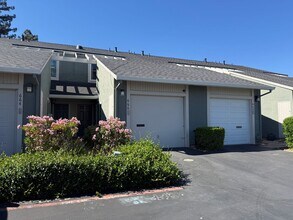 Building Photo - Bright 2 Bed 2 Bath Townhouse in Campbell!