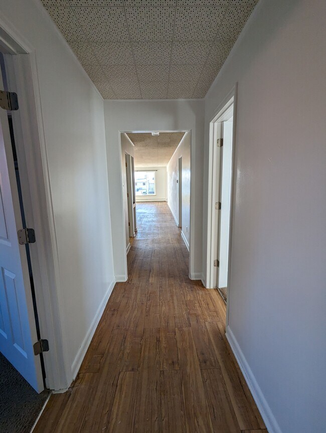 Building Photo - 613 4th St