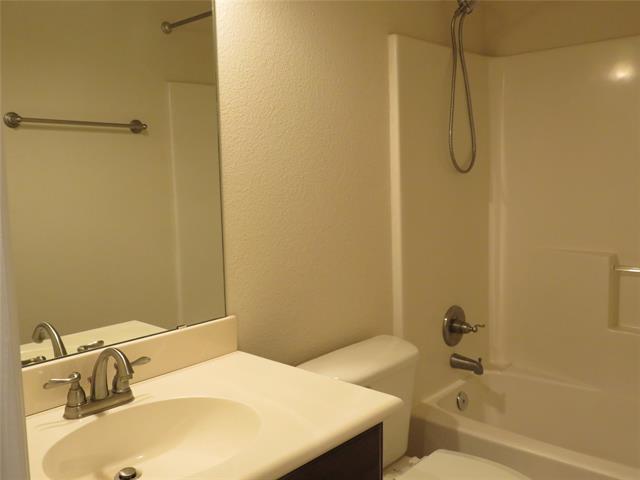 Building Photo - 1321 Crestview Dr