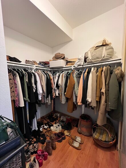 Walk-in Closet - 511 N Jackson St