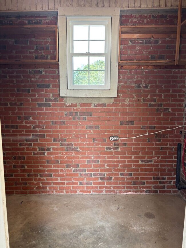 Building Photo - 3 Bed, 1 Bath Brick house in Ramseur