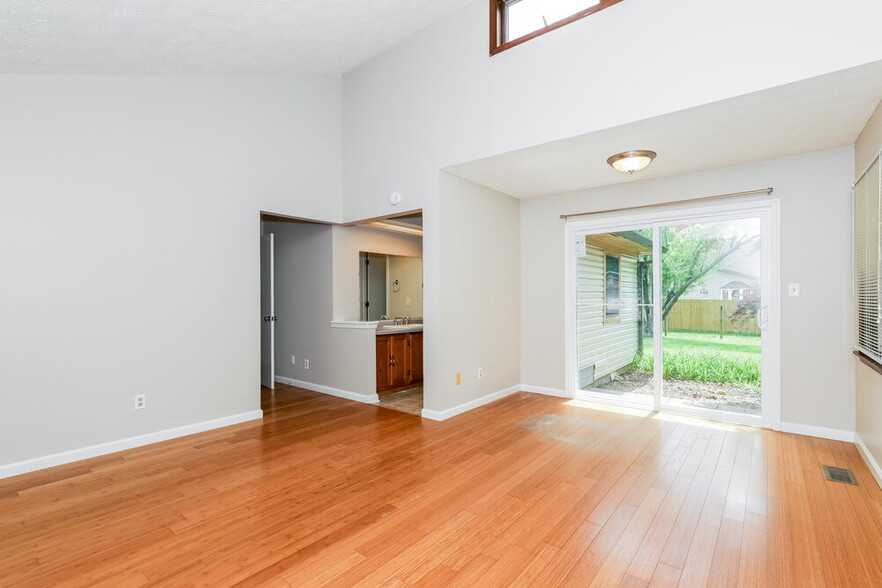 Building Photo - 476 Spring Dr