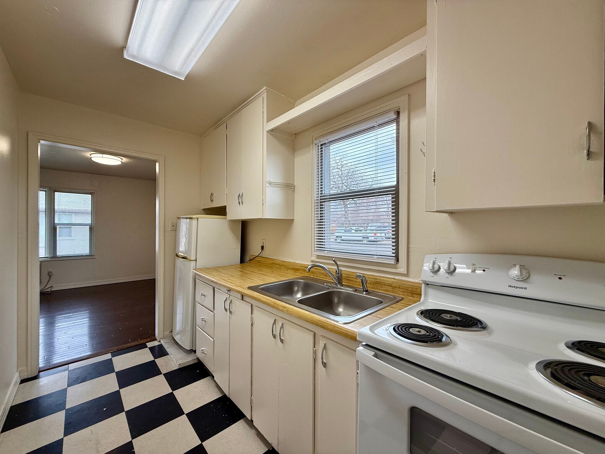 Building Photo - 1151 Belford Ave