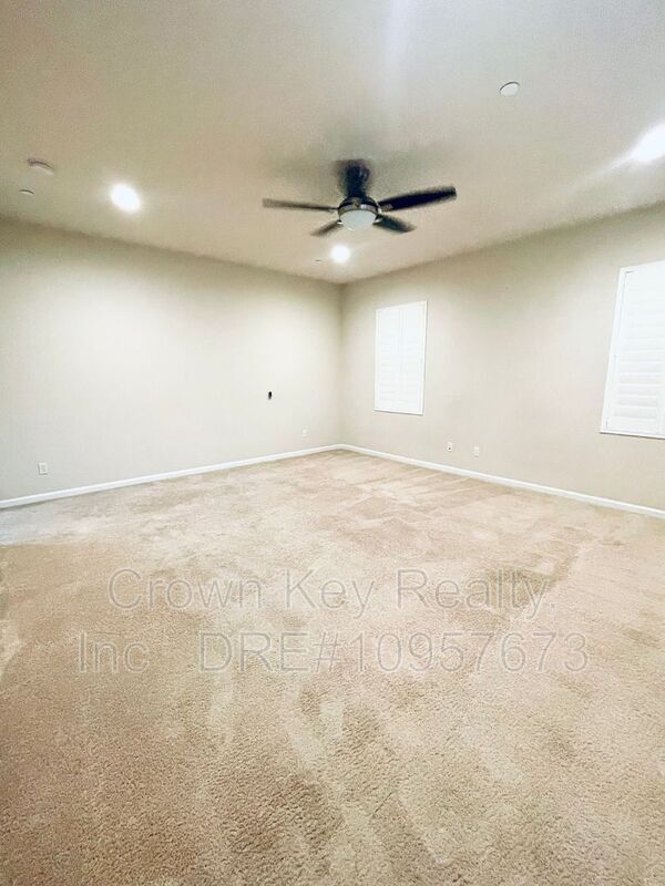 Building Photo - 611 W Strauss Dr