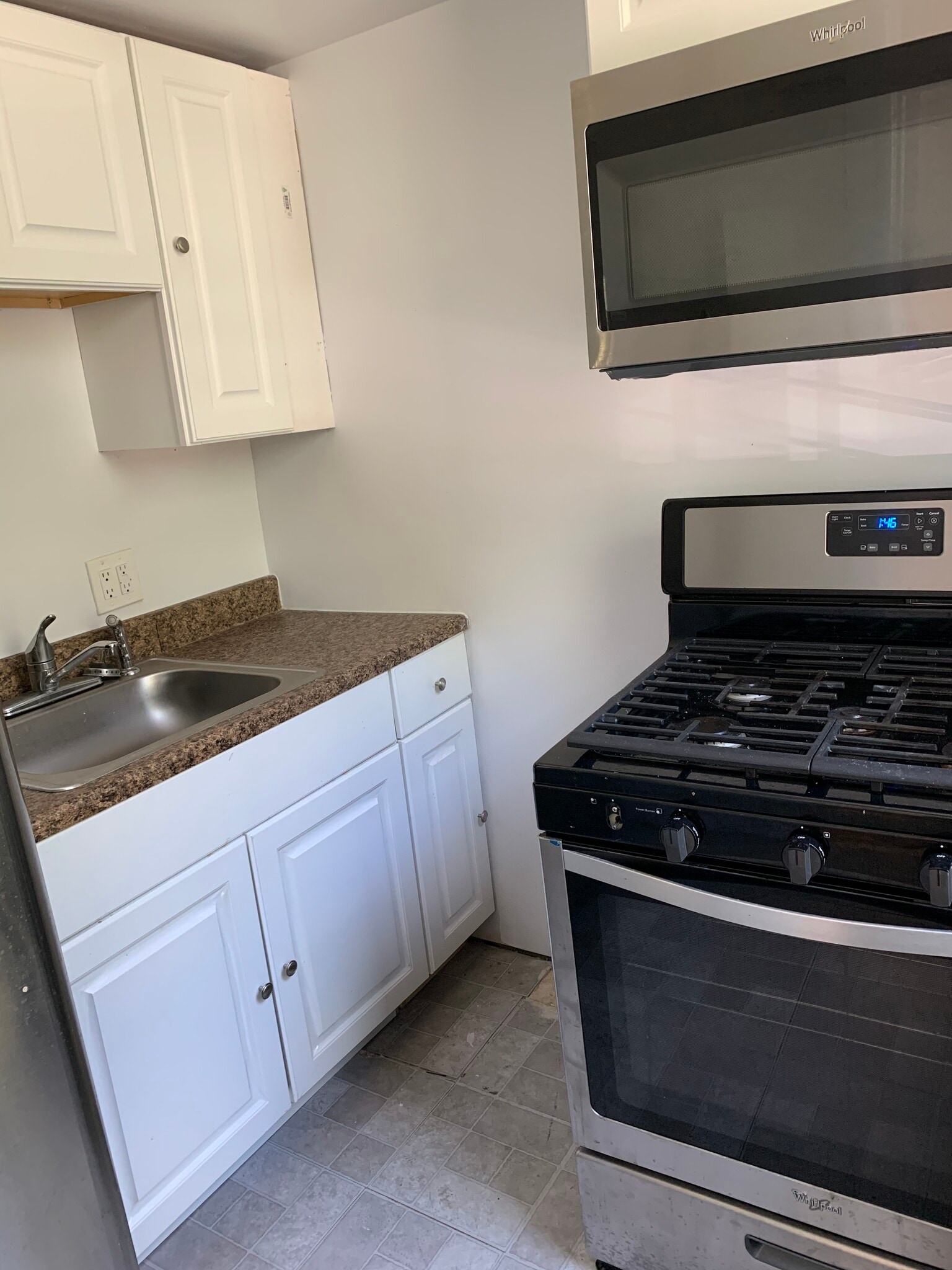 Building Photo - 366 E 28th St