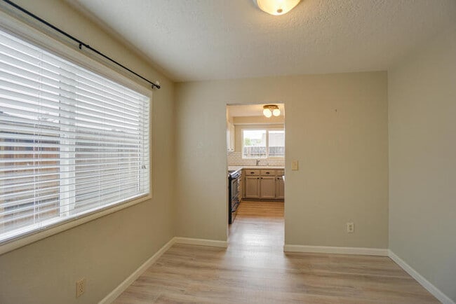 Building Photo - BEAUTIFUL THREE BEDROOM RANCH IN WEST LONGVIEW