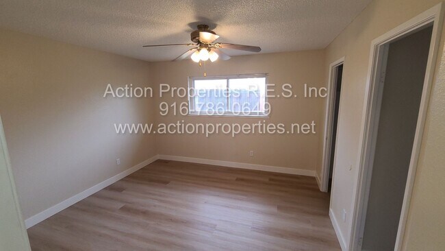 Building Photo - Very Clean 3 Bedroom 1.5 bath, 2 Car Garag...