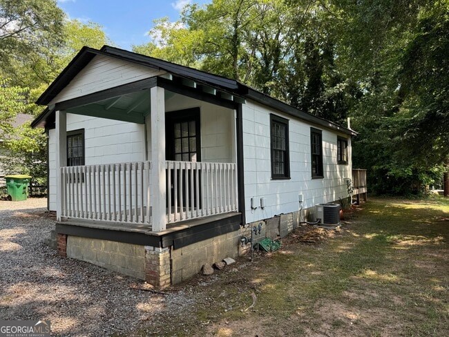 Building Photo - 1983 S Lumpkin St