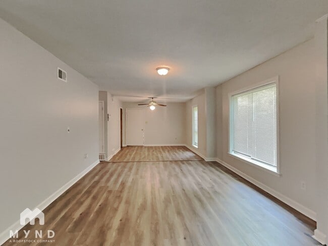 Building Photo - 3859 Hyacinth Dr
