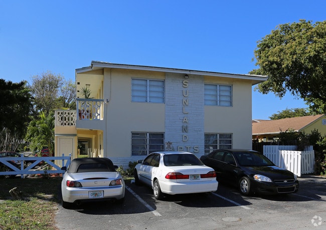 Primary Photo - Sunland Apartments