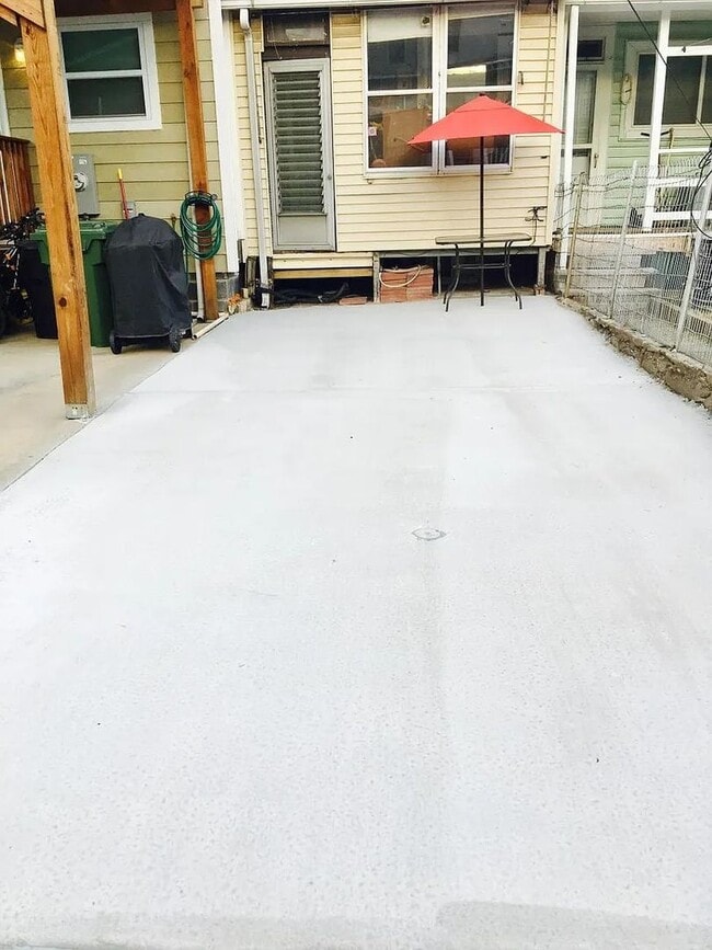 Building Photo - Charming 2 Bed w/ Parking | Steps from Latrobe Park — Locust Point!