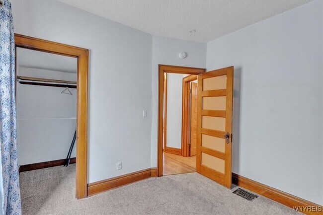 Building Photo - 260 Baynes St