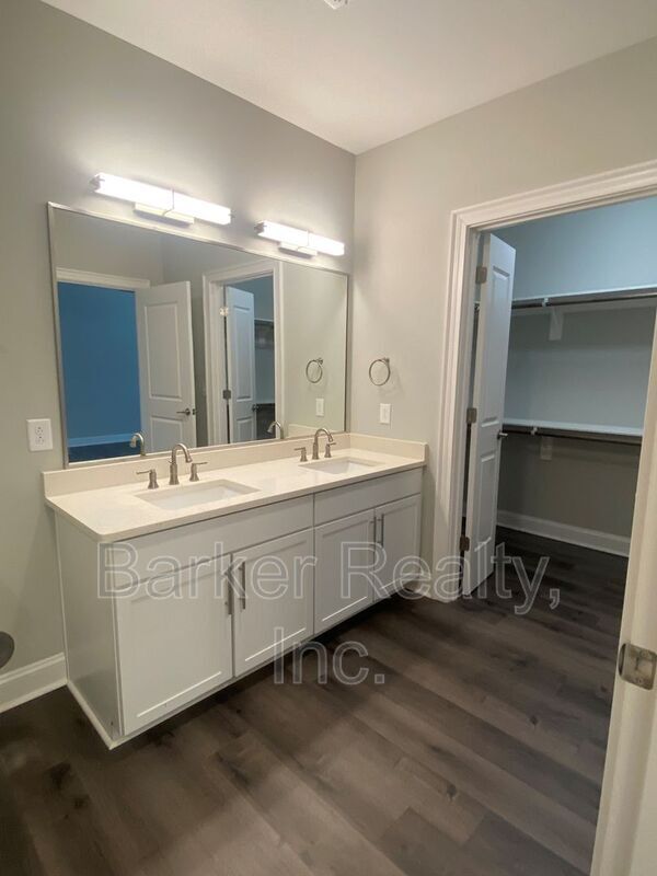 Building Photo - 414 S White St