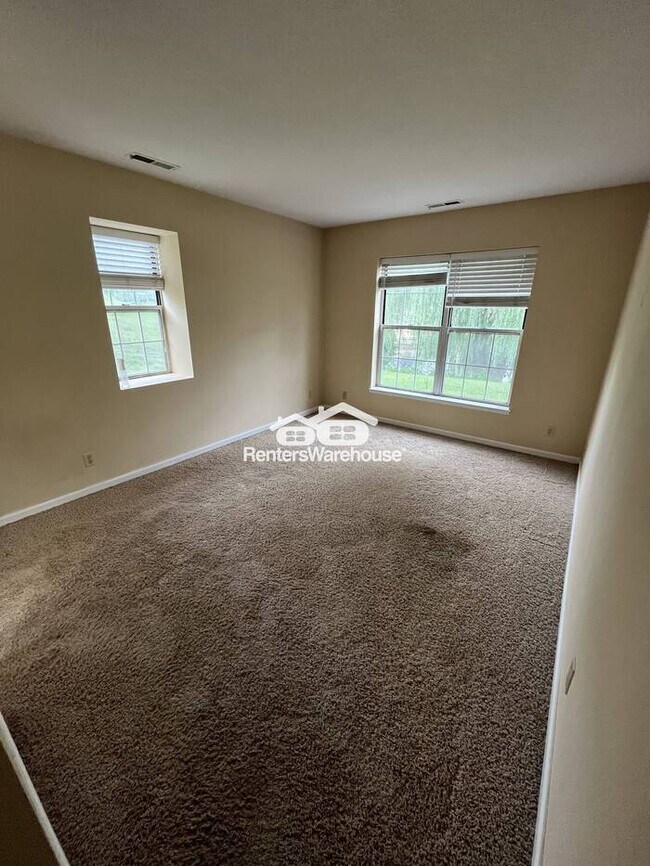 Building Photo - Beautiful Condo in a Beautiful Community