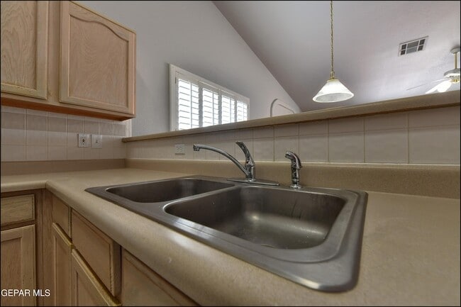 Building Photo - 7089 Black Ridge Dr