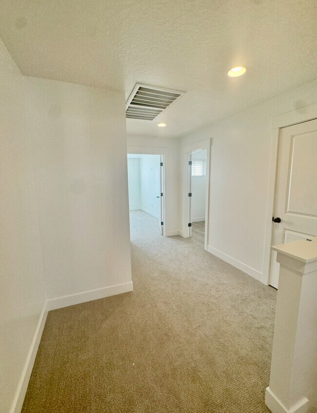 Building Photo - 5719 S Weehawken Ln