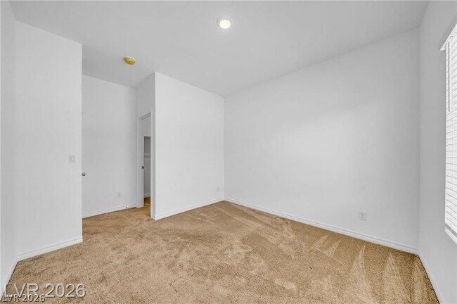 Building Photo - 2706 Song Pt Ave