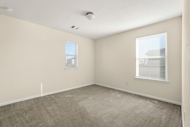 Building Photo - 13111 Mills Grove Dr