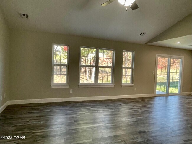 Building Photo - 1121 E 42nd St