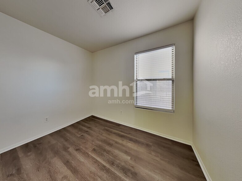 Building Photo - 12613 W Reade Ave