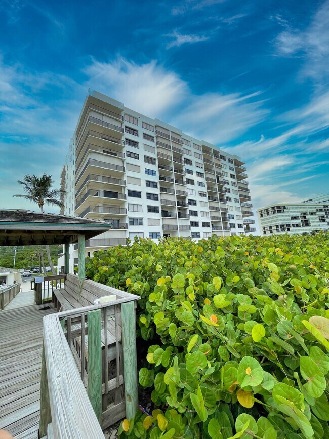 Building Photo - 10044 S Ocean Dr