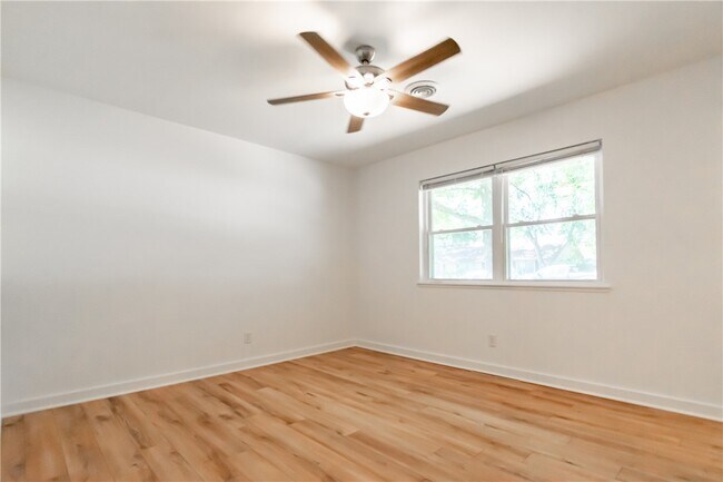 Building Photo - 2332 S Clover Dr
