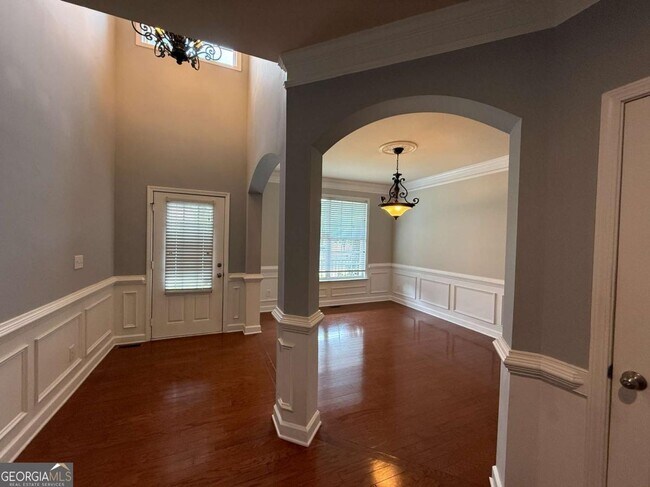 Building Photo - 2501 Royston Dr