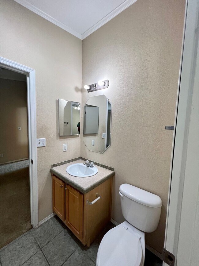 Building Photo - Spacious 4BD/3BA Home in Adkins with Chef's Kitchen & Dual Walk-In Closets!