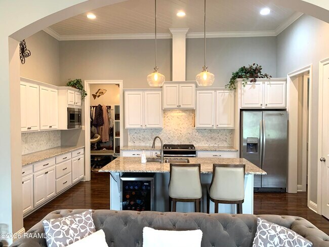 Building Photo - 200 Cypress View Dr