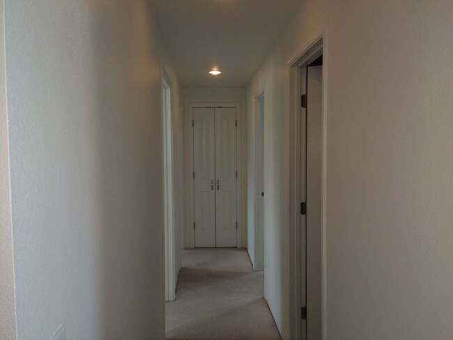 Building Photo - PENDING APPLICATIONS! Single Family Home i...