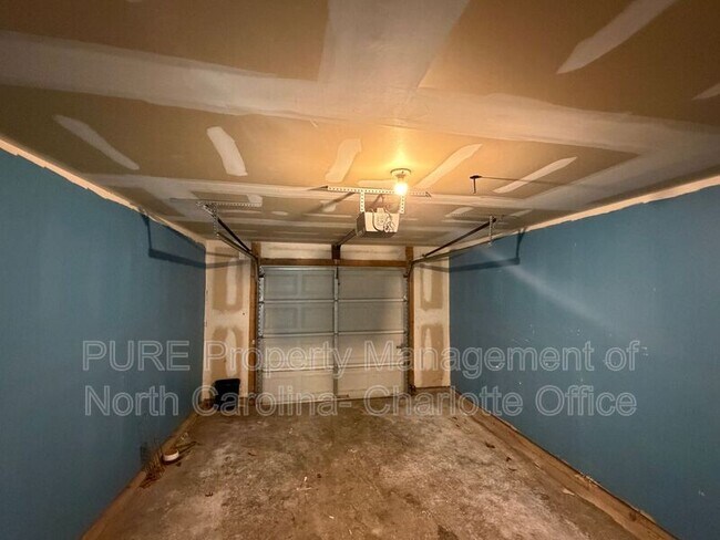 Building Photo - 3385 Hunting Wood Ct