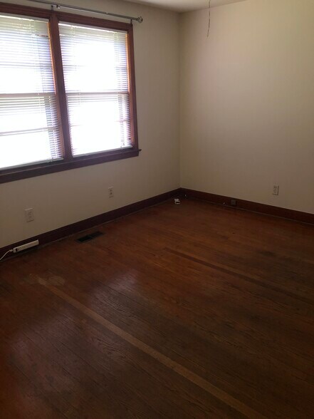 Building Photo - 3901B Albert Dr