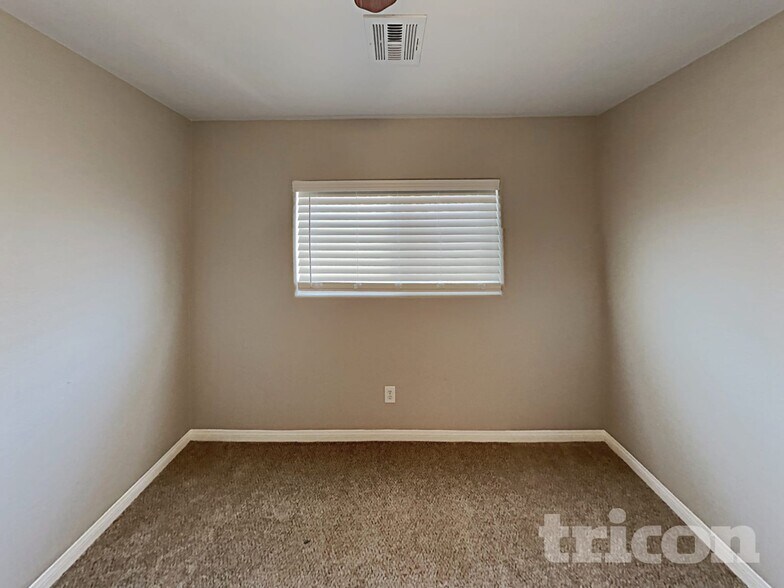 Building Photo - 11729 Giles St