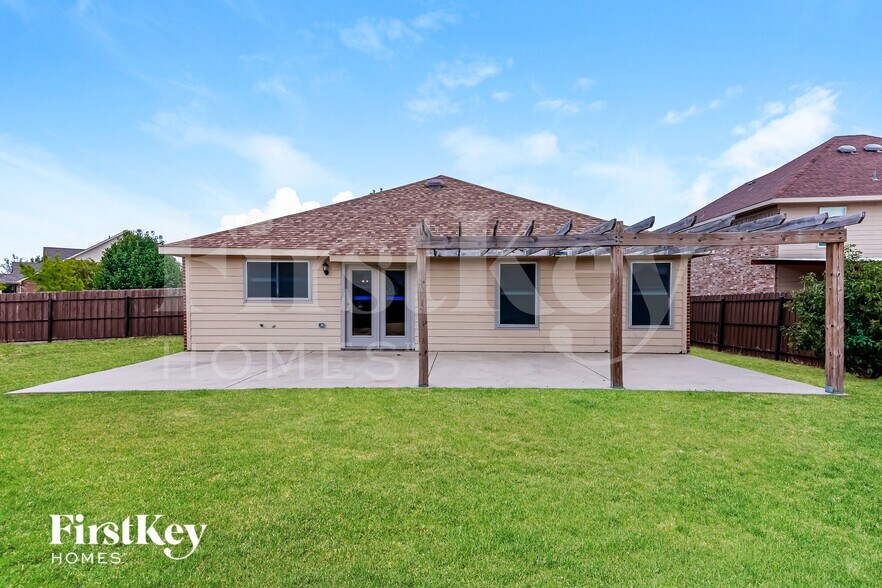 Building Photo - 229 Silver Spur Dr