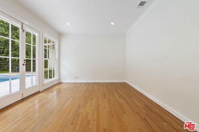 Building Photo - 18080 Karen Dr