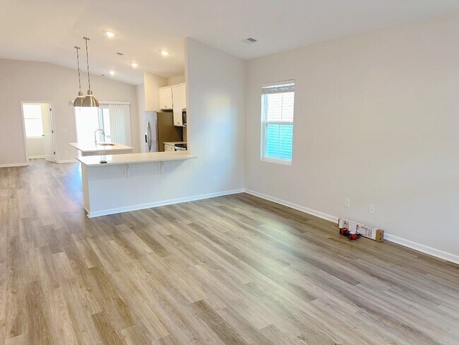 Building Photo - 192 Standing Oaks Dr