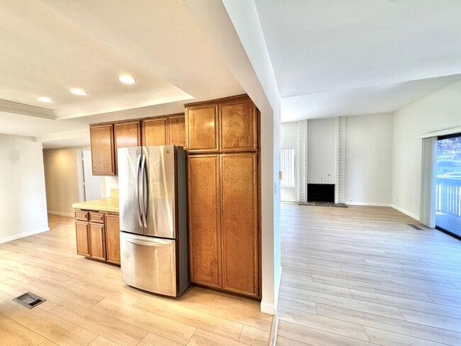 Building Photo - AVAILABLE NOW: BIG College Area Townhome 4bd/2.5ba HUGE garage, AC, pool, W/D