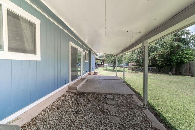 Building Photo - 1515 Glenmeadows Dr