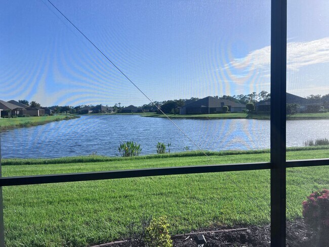 Building Photo - Sable Trace 3BR/2BT Lakefront Villa