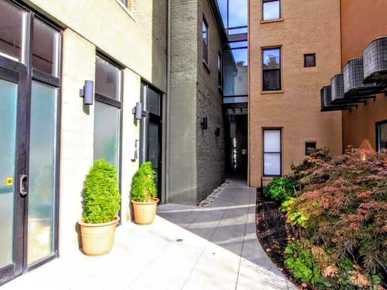 Building Photo - 1207 Vine St