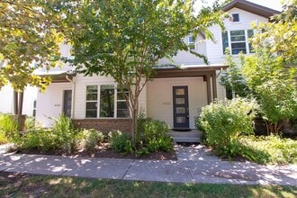Building Photo - Beautiful 3 Bed / 2.5 Bath Home in Mueller