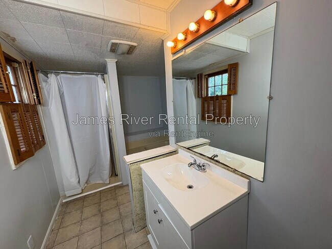 Building Photo - 1312 Laurel Ln